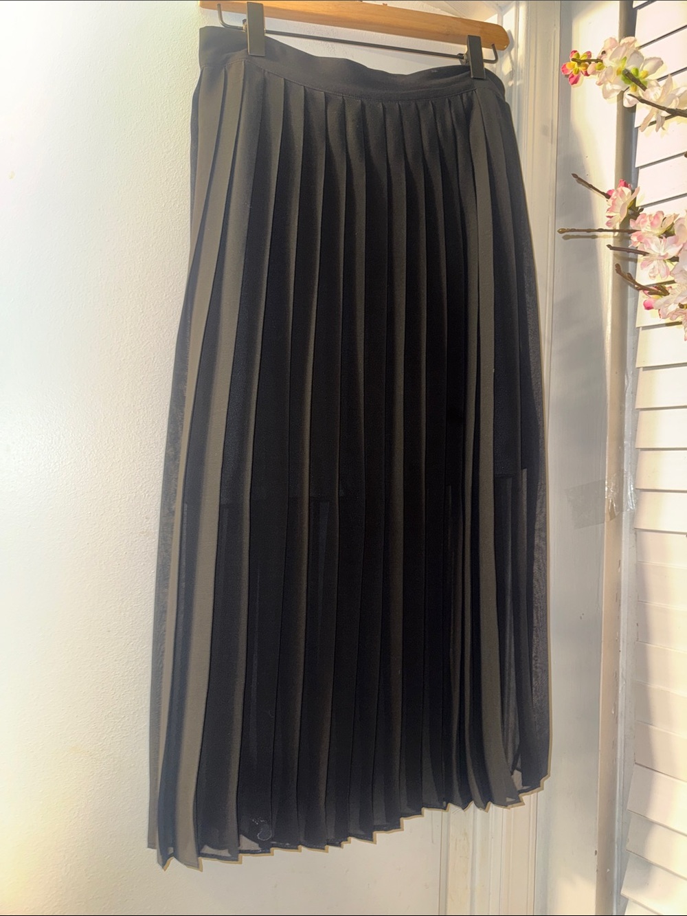 Women's Black Pleated Midi Skirt - Timeless Elegant Style